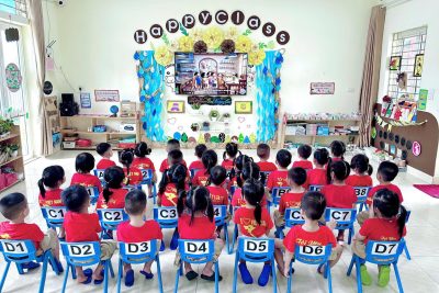 RẠP CHIẾU PHIM THU NHỎ VÀ NHỮNG KHÁN GIẢ NHÍ LỚP 3A